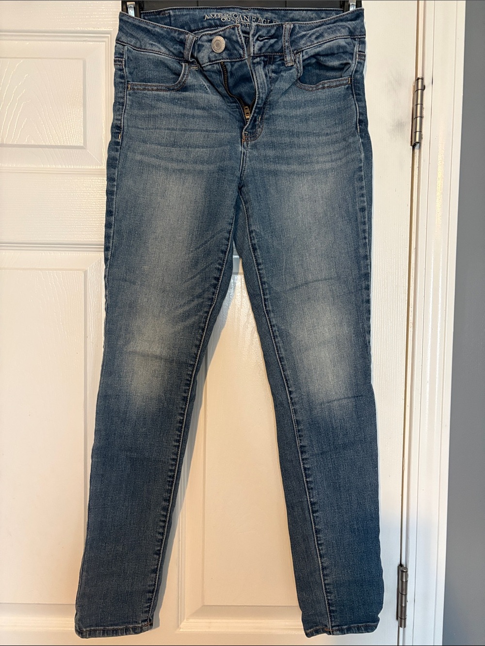 American Eagle Outfitters Women’s Faded Blue Skinny Jeans